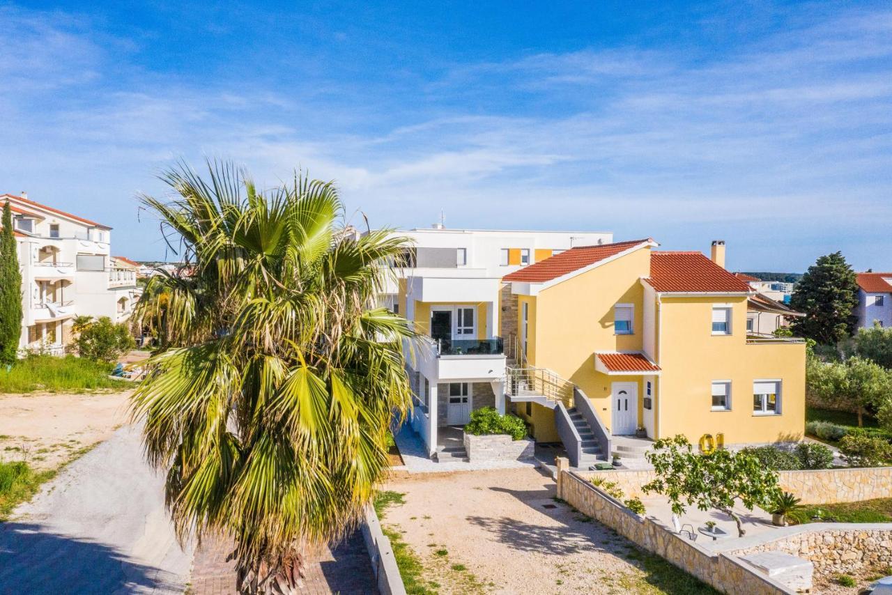 Apartments Yellow Novalja Exterior photo