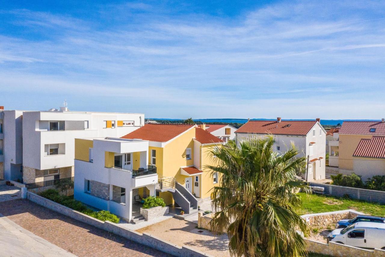 Apartments Yellow Novalja Exterior photo