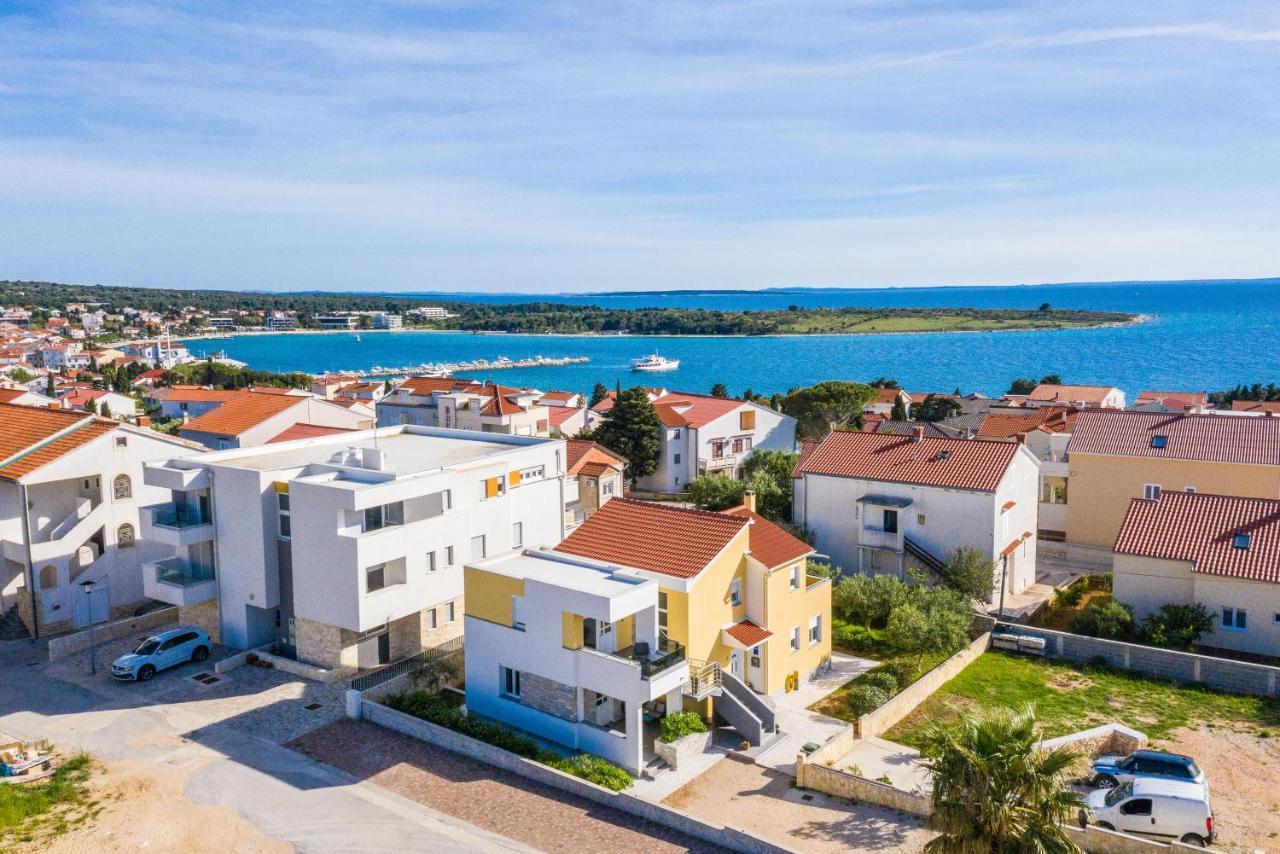 Apartments Yellow Novalja Exterior photo