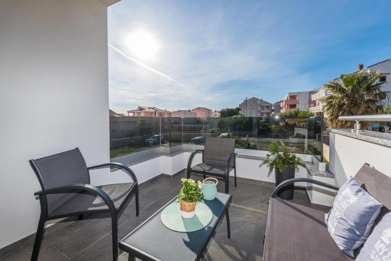 Apartments Yellow Novalja Exterior photo