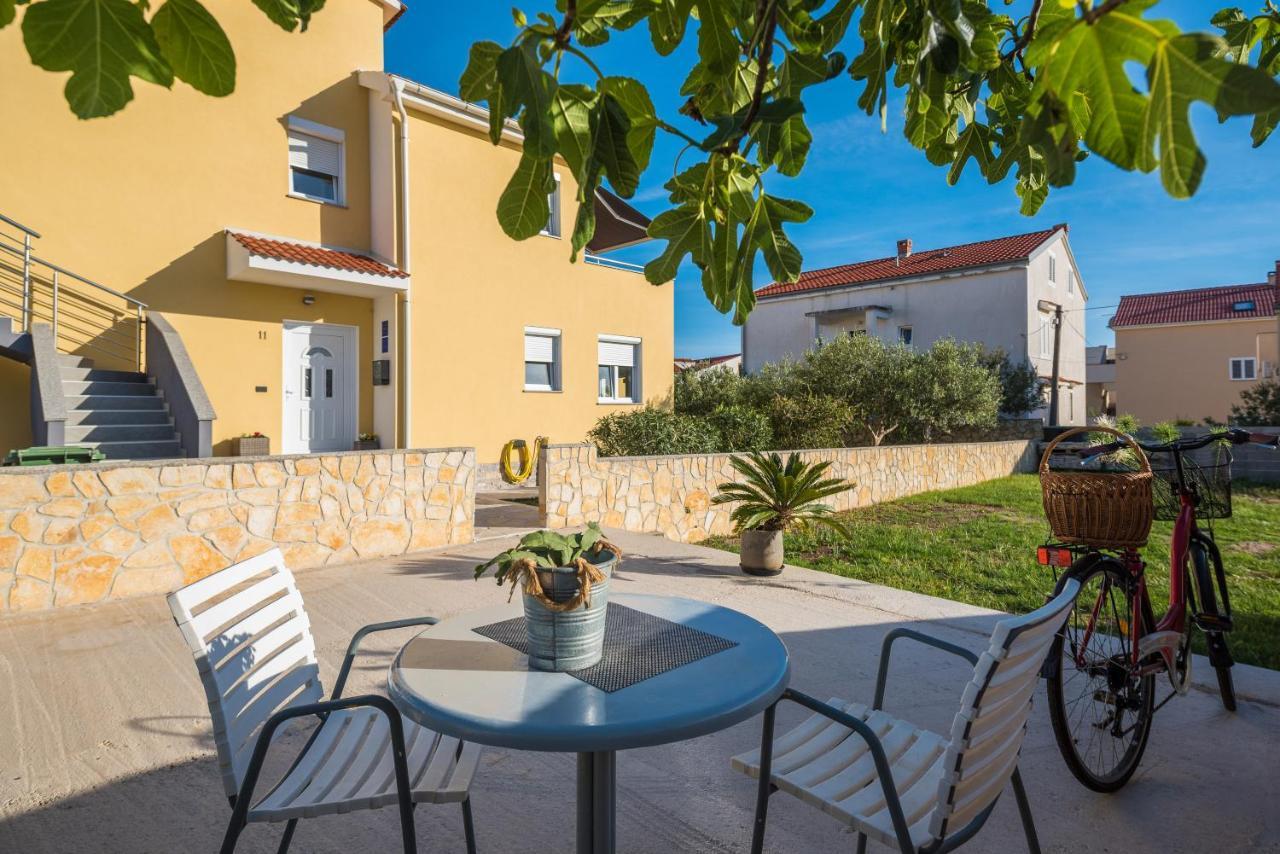 Apartments Yellow Novalja Exterior photo