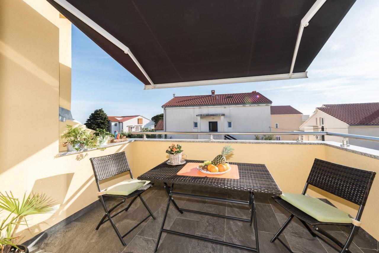 Apartments Yellow Novalja Exterior photo